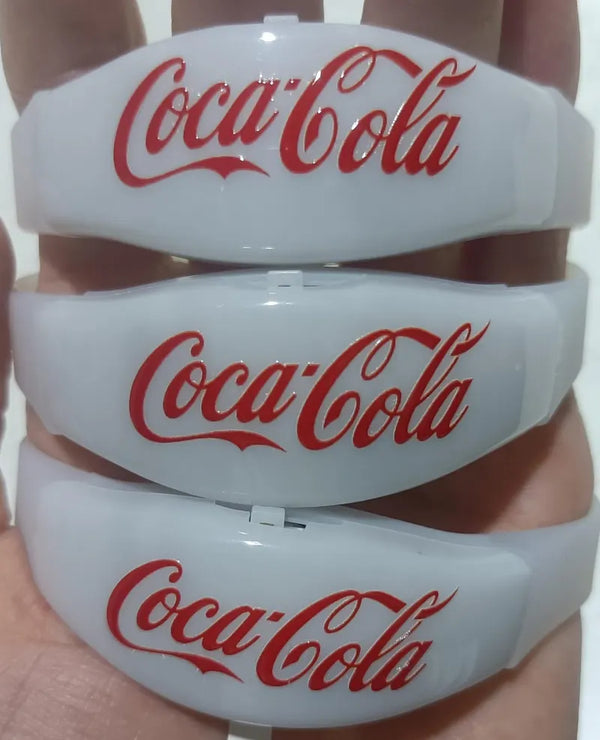 Pulseiras de LED leitosas personalizadas Coca-Cola - evento corporativo real